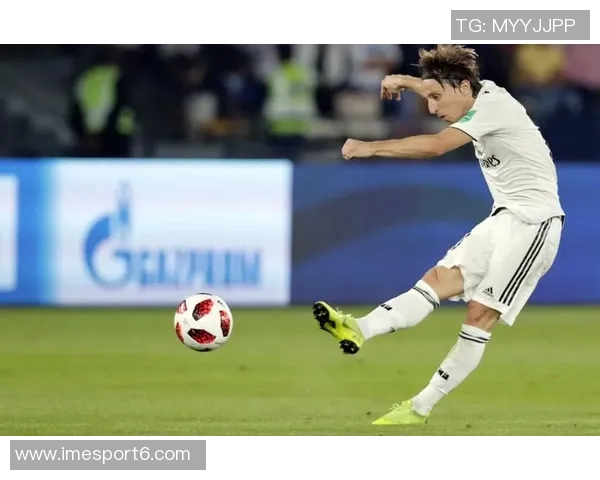 法丙精彩瞬间35米远射破门球员展现绝佳技术与力量