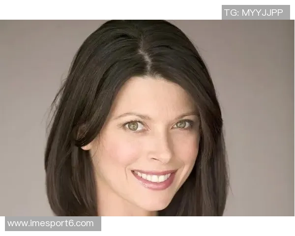 安吉尔里斯分享多伦多48小时美照展现青春活力与时尚魅力