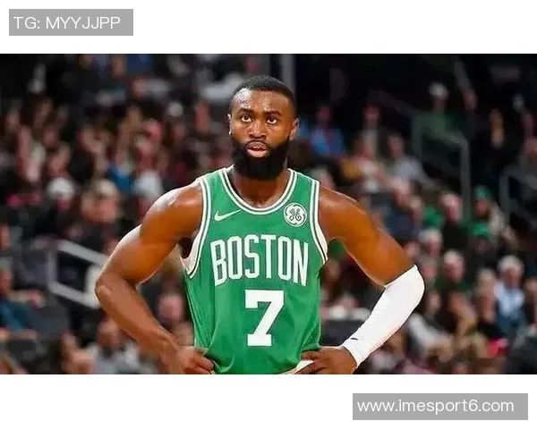 杰伦布朗状态火热助凯尔特人取得4胜1负佳绩场均31分7板表现抢眼