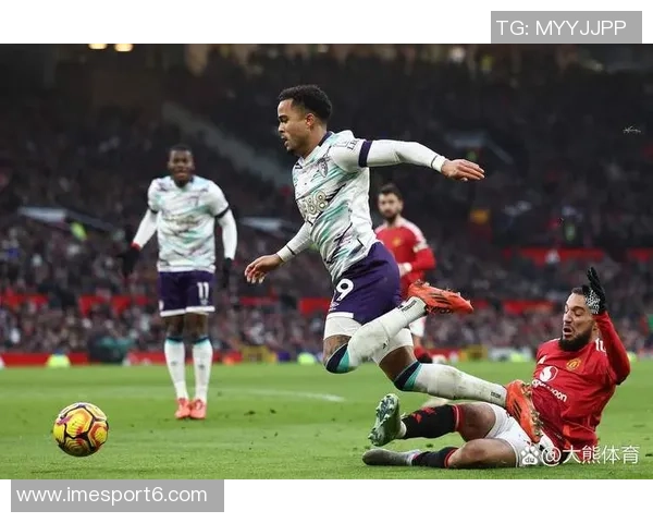 曼联防线疲软近9轮英超失15球本赛季仅有1场零封